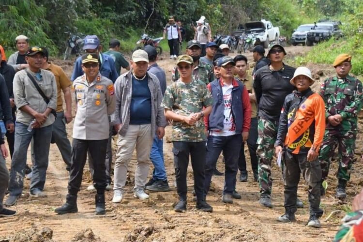 Tinjau Jalan Krayan, Bupati Nunukan: Lima Titik Segera Kami Tangani