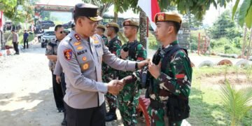 Sambangi Satgas Pamtas di Malinau, Kapolda Kaltara Tekankan Pentingnya Sinergi TNI–Polri