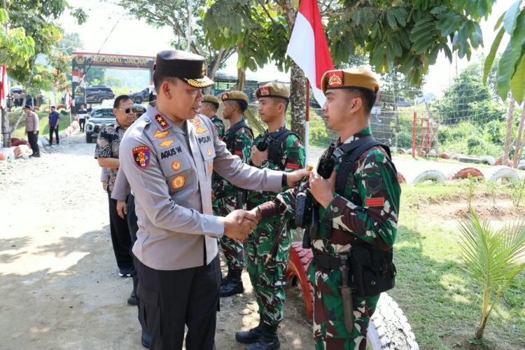 Sambangi Satgas Pamtas di Malinau, Kapolda Kaltara Tekankan Pentingnya Sinergi TNI–Polri