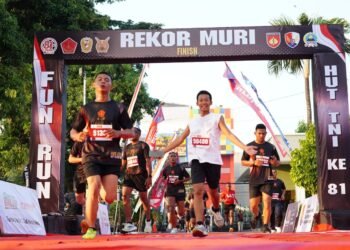 2.000 Pelari Semarakkan HUT ke-81 TNI Lewat Fun Run 5K dan 10K di Surakarta