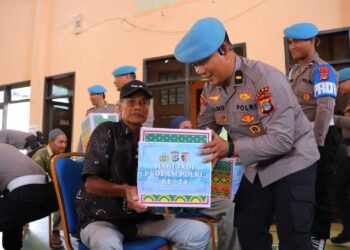 Propam Polda Kaltara Salurkan Bansos untuk Penghuni Panti Tresna Werdha