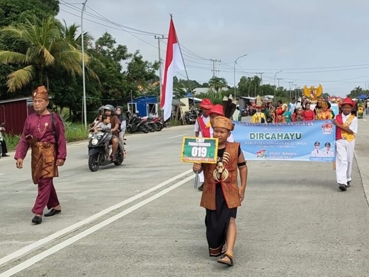 SDN 003 Nunukan Selatan Tampilkan Kreativitas Murid dalam Pawai Budaya HUT Nunukan