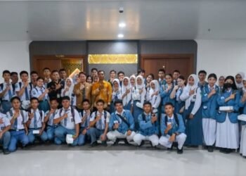 Terima Kunjungan OSIS dan MPK SMAN 2 Tanjung Selor, Achmad Djufrie Dorong Siswa Kenali Fungsi DPRD