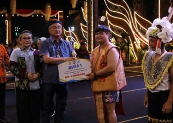 Bupati Wempi Apresiasi Kreativitas Pemusik Tradisional di Irau Malinau ke-12