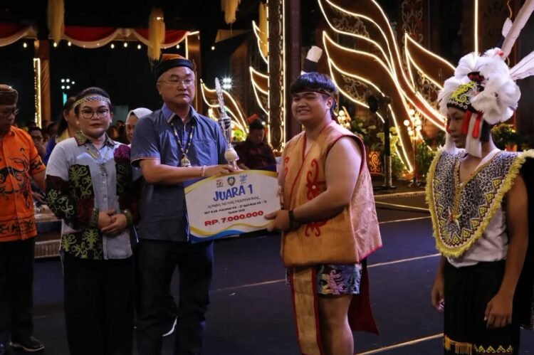 Bupati Wempi Apresiasi Kreativitas Pemusik Tradisional di Irau Malinau ke-12