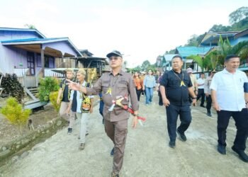 Menjangkau Pelosok Malinau, Wempi Mawa Sambangi dan Sapa Warga Desa Long Top