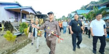 Menjangkau Pelosok Malinau, Wempi Mawa Sambangi dan Sapa Warga Desa Long Top
